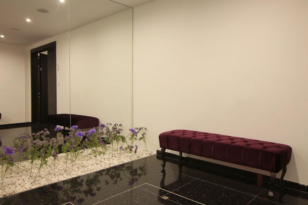Aparthotel & By Lisbona