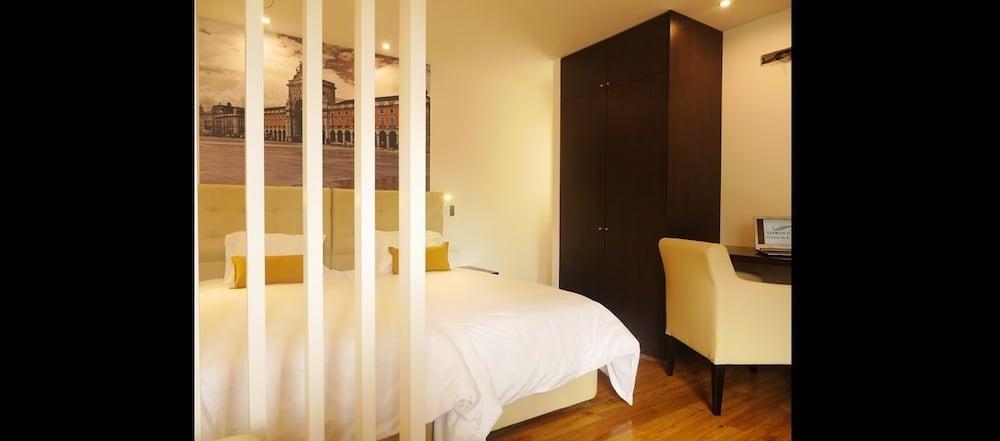 & By Aparthotel Lisbona